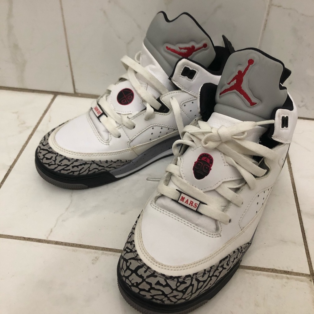 Low Sons of Mars Jordans size 6Y Cement White
